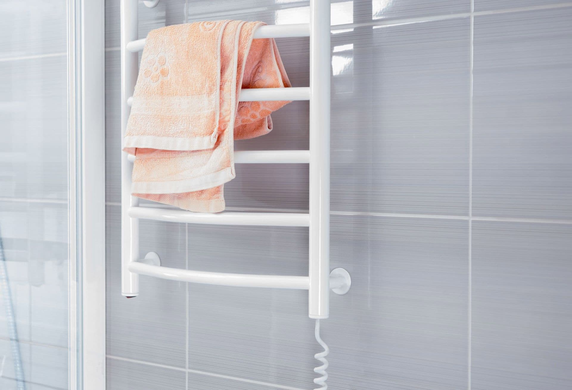 Electric towel rack