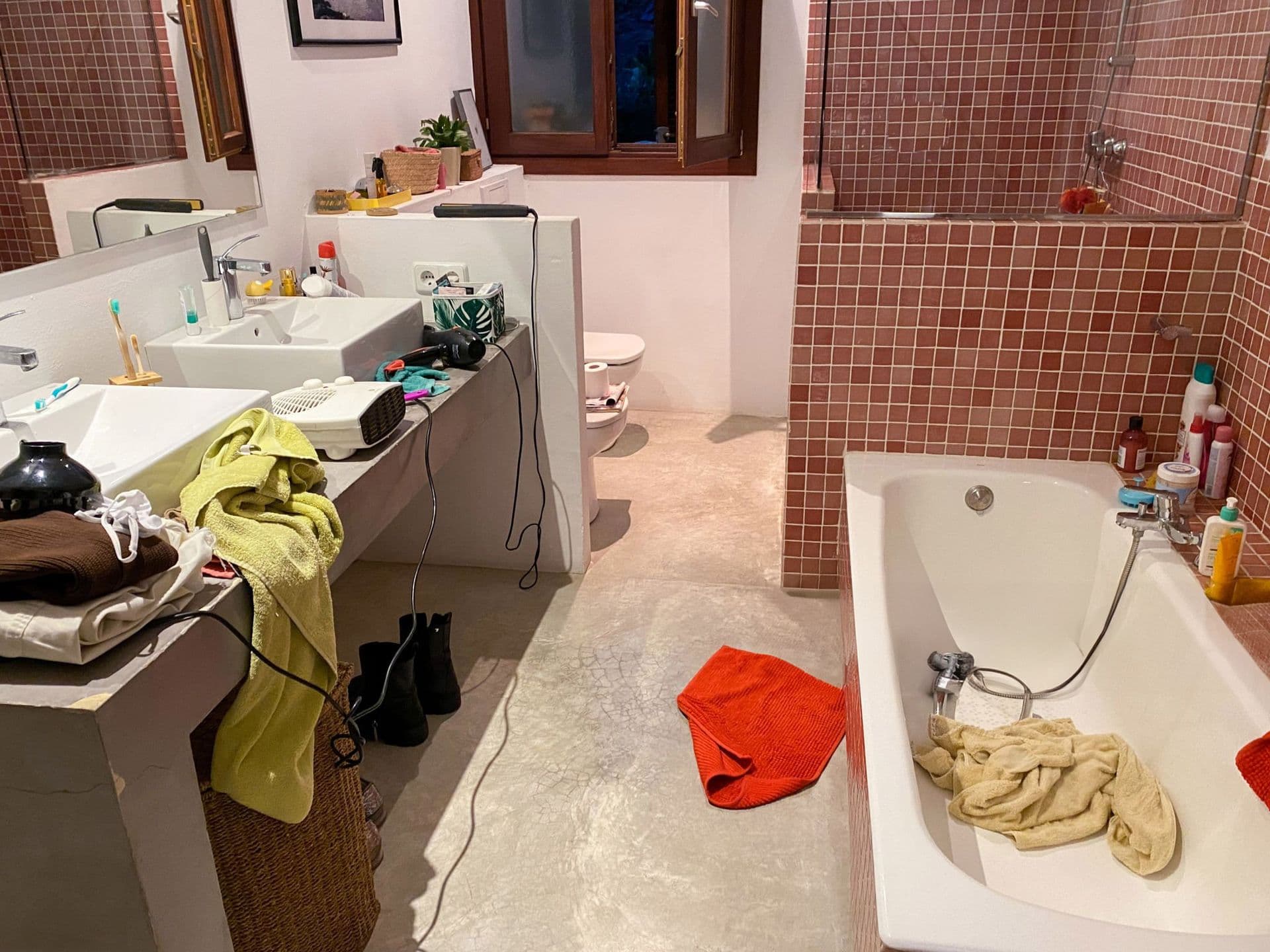 Messy bathroom towels. TBS has storage solutions