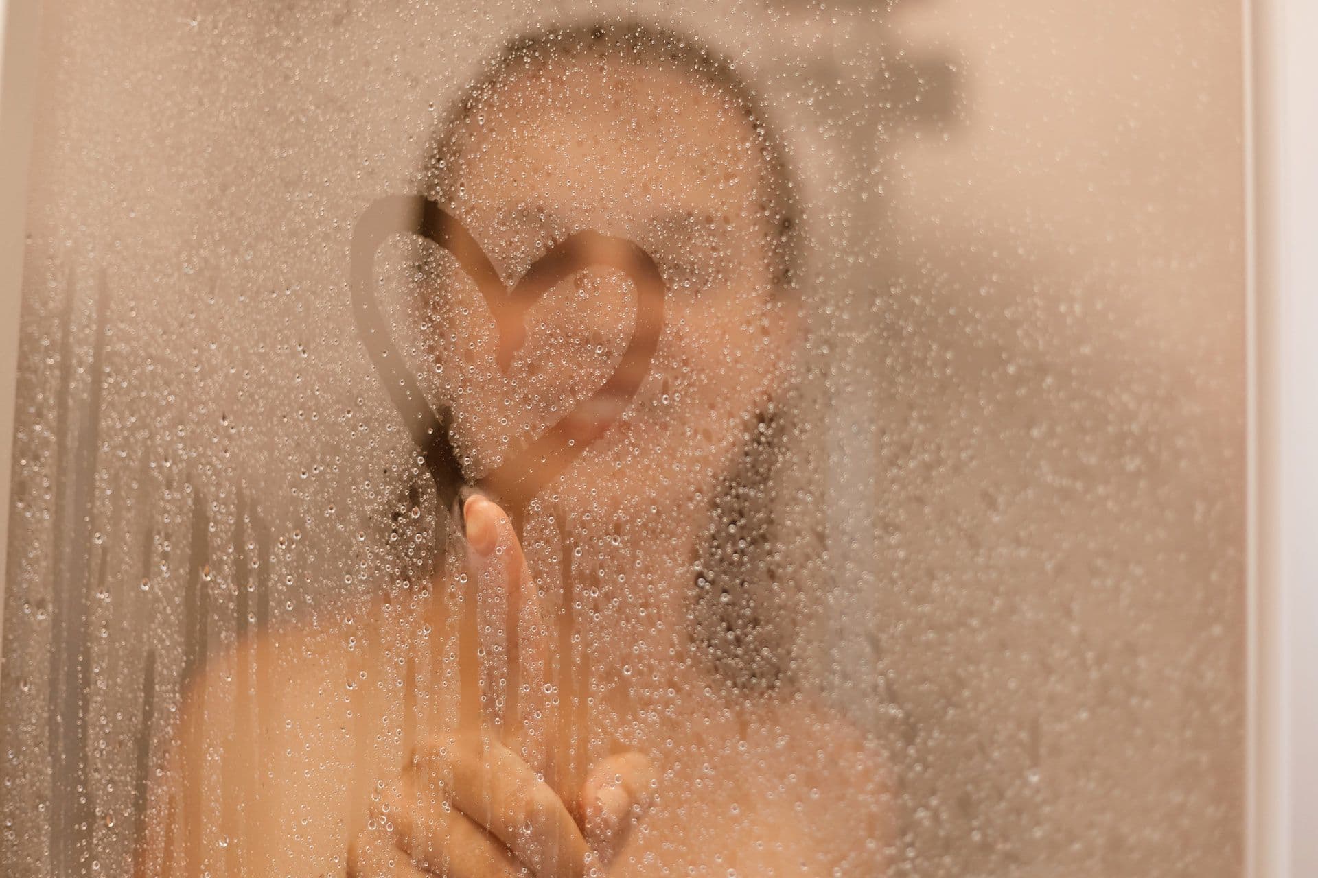 shower door with a heart on it iamge