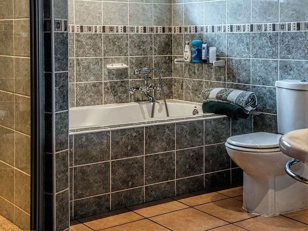 Tiled Inset Shower and Tub