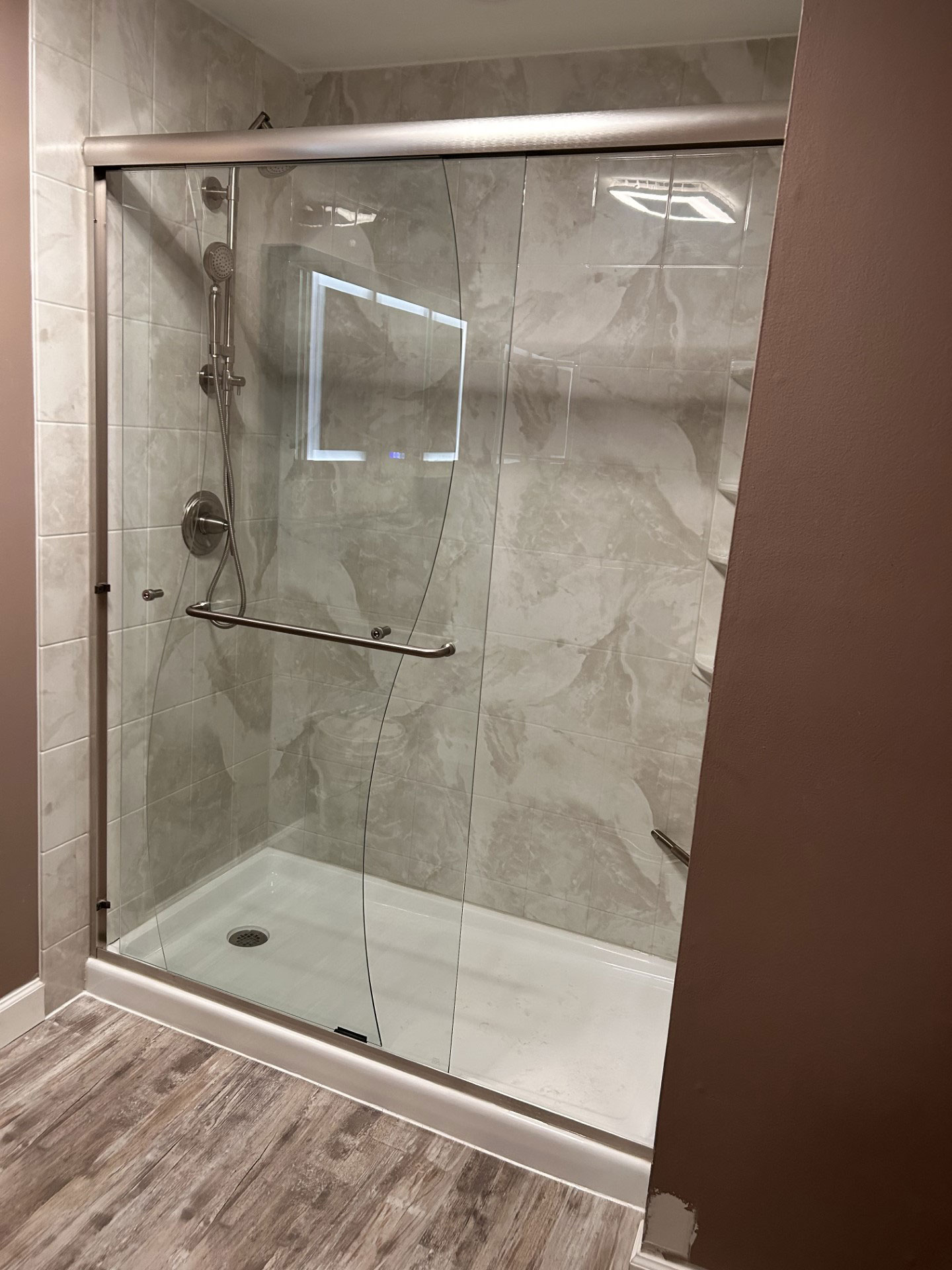 Why Walk-In Showers Are the Latest Remodeling Trend